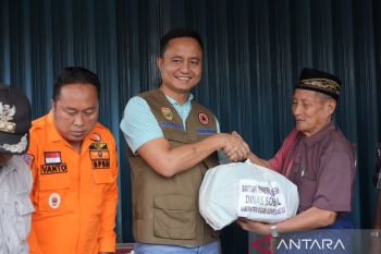 Pemkab OKU serahkan bantuan untuk korban kebakaran