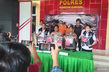 Perampok berkedok hipnotis beraksi di Festival Pacu Jalur Kuansing