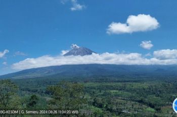 Semeru kembali erupsi keluarkan abu vulkanik ke arah barat daya