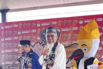 Kenakan baju Melayu, Usalli jadi paslon pertama daftar di KPU Inhil