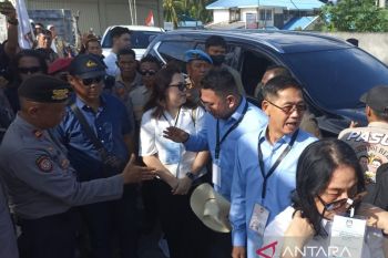 Hengky-Randito paslon pertama resmi daftar di KPU Bitung