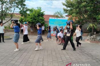 Simulasi gempa bagi siswa SLB awali program Provinsi Model SPAB di Bali