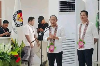 Adami didukung dua parpol saat mendaftar di KPU Mamuju