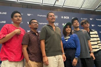 Grup Maliq &amp; D'Essentials konser "CMFIL" di dua negara