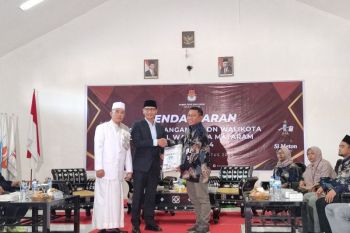 KPU Mataram terima dua pasangan bakal calon wali kota