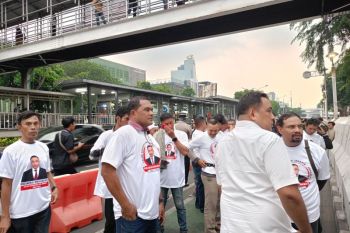 Pendukung Dharma Pongrekun-Kun Wardana mulai memadati KPU DKI Jakarta