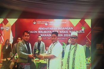 Parasan-Daud daftar di KPU Manado melalui Gerindra dan PAN
