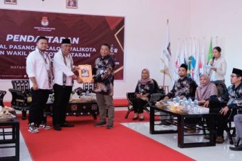Paslon AQUR daftar pilkada 2024 ke KPU Mataram
