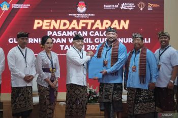 Pasangan Muliawan - PAS mendaftarkan diri ke KPU Bali