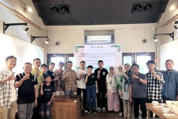Tim PkM Unand Bersama Rimbun Espresso &amp; Brew Bar Gelar Workshop Pengembangan Kopi Ramah Lingkungan di Bukit Gompong