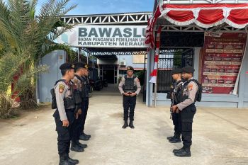 Polisi perketat pengamanan Kantor Bawaslu Papua Selatan menjelang pilkada