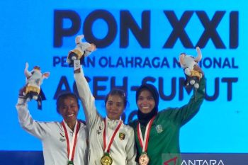Adelia sumbang emas kedua untuk Lampung dari angkat besi