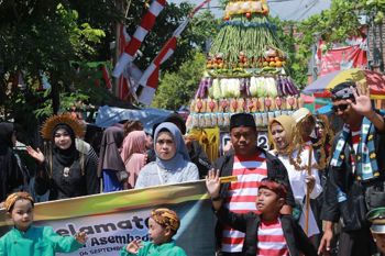 Kirab budaya meriahkan selamatan desa di Probolinggo