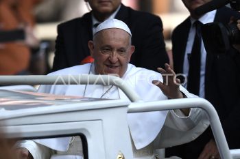 Paus Fransiskus pimpin misa akbar di GBK