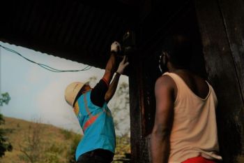 PLN berhasil pasang listrik gratis untuk 8.210 keluarga di Papua