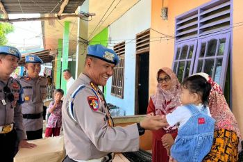 Kabid Propam Polda Kaltara Adakan Bakti Sosial Kepada Anak Penyandang Stunting di Sebatik
