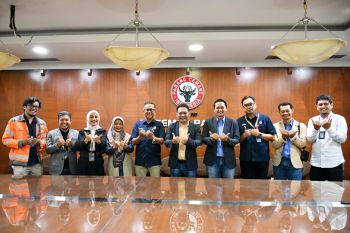 Hari Pelanggan Nasional, PLN UID Sumbar sambangi pelanggan terbesarnya