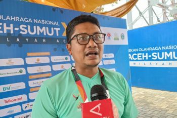 Panjat tebing - Desak Made cs  lolos delapan besar PON XXI