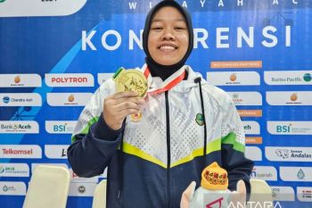 Lifter Dewani sempat didera kecemasan sebelum akhirnya meraih medali emas