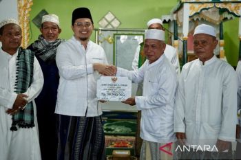 Pemkab HST bantu pembangunan sapras masjid di Desa Aluan Mati