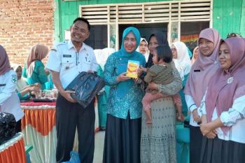 Ketua TP PKK Kabupaten Pesisir Selatan salurkan bantuan Baznas untuk balita stunting
