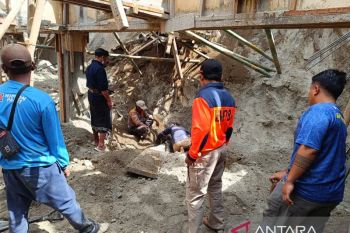 Para korban longsor di Bali dalam penanganan medis