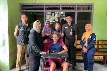 Pemkab Sleman kembali menyalurkan bantuan kursi roda program JPS