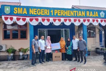 Distribusikan 28 komputer, Komitmen PTPN IV perkuat cyber education sekolah pinggiran