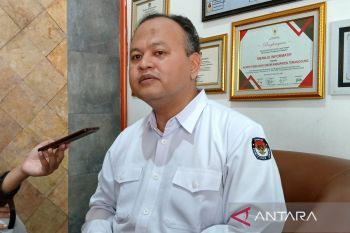 KPU Temanggung teliti  berkas perbaikan bakal pasangan calon pilkada