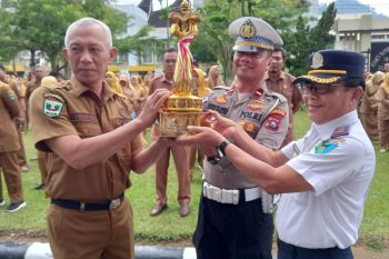 Kepala Dinas Perhubungan Pesisir Selatan terima Penghargaan Wahana Tata Nugraha