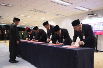 OJK melantik level komisioner dan kepala OJK daerah