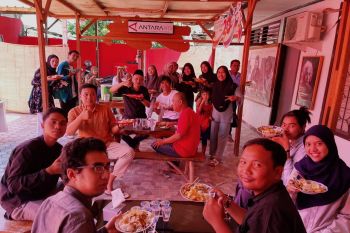 Antara NTB tingkatkan kebersamaan karyawan melalui "Jumat Berkah"