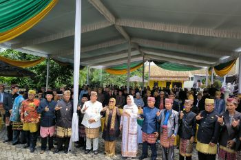 Ela-Azwar dapat dukungan dari Tokoh Adat Lampung Timur