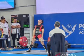 Lifter Lampung Doni Meiyanto raih emas kelas 66 kg