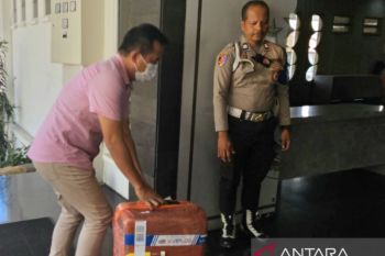 KPK memeriksa sejumlah saksi terkait dugaan suap dana hibah Pemprov Jawa timur