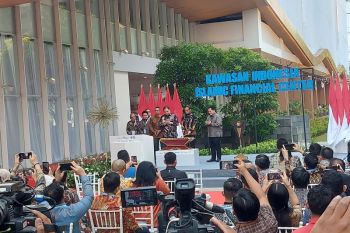 Presiden Jokowi meresmikan Kawasan Indonesia Islamic Financial Center
