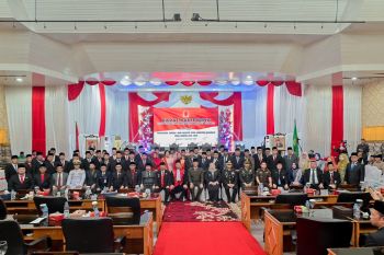 45 anggota DPRD dilantik, ini harapan Bupati Bengkalis