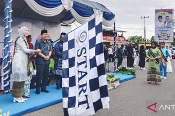 Pawai Ta'aruf MTQ Inhu dimeriahkan dengan pencak silat