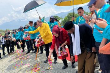 Badan Geologi melakukan tabur bunga di lokasi eks likuefaksi di Palu