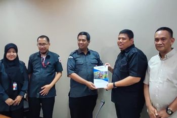 Ketua Bawaslu Makassar serahkan laporan kinerja pengawasan