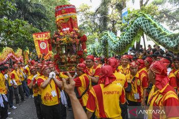 Kirab budaya Gotong Toapekong