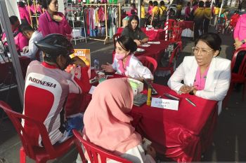 Bhayangkari Polres Gianyar gelar bakti sosial di alun-alun kota
