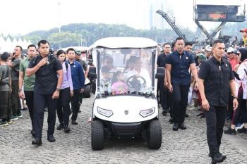 Jokowi ajak cucu kunjungi pameran alutsista HUT Ke-79 TNI di Monas