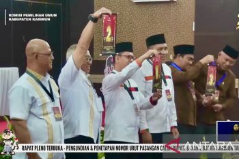 KPU Karimun undi dan tetapkan nomor untuk tiga paslon di Pilkada 2024