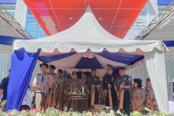 BPN Sulut serahkan  puluhan sertifikat elektronik di Hantaru 2024