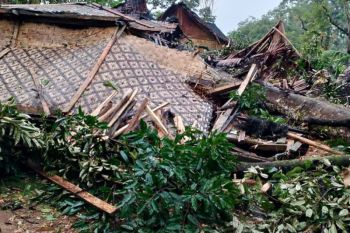 Tujuh rumah di pemukiman Badui dihantam puting beliung