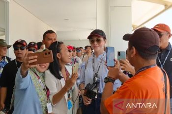Artis Maia Estianty nonton MotoGP di Sirkuit Mandalika