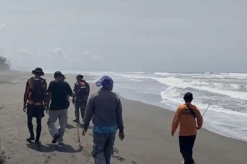 Tiga remaja tenggelam di Pantai Wagir Indah Cilacap belum ditemukan Basarnas