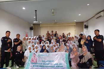 Pusat Krisis Kesehatan Regional Sumbar beri pelatihan hidup dasar