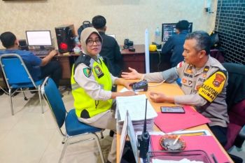 Polres Karimun mewajibkan personel pengamanan pilkada cek kesehatan